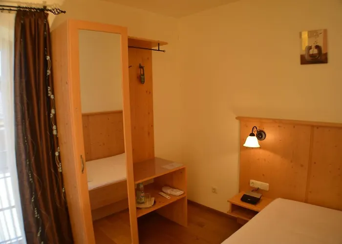 ゲストハウス Gaestehaus Neumeier 3*